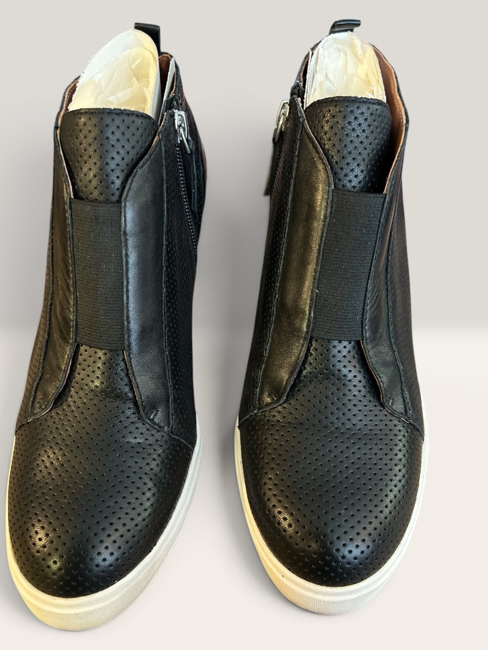Paola platform perforated wedge GUC 7.5